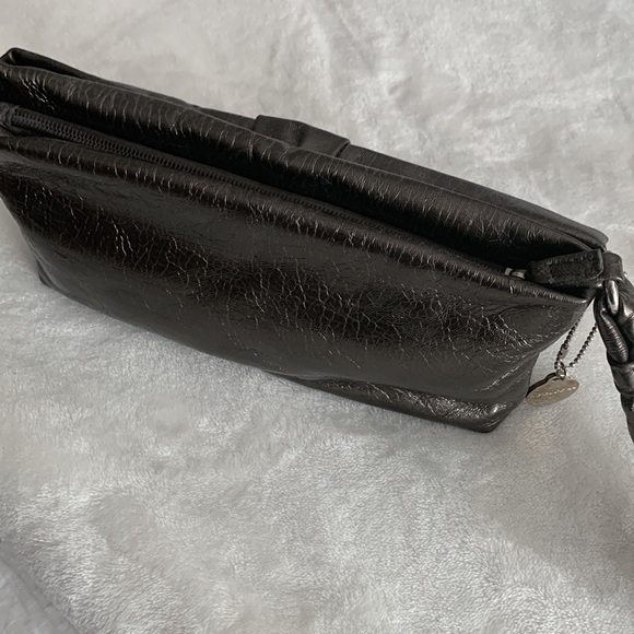 Metallic Clutch - Picture 6 of 12